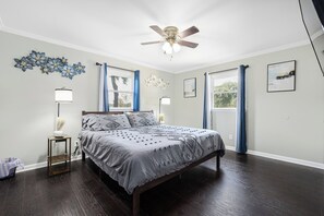 4 bedrooms, iron/ironing board, WiFi, bed sheets