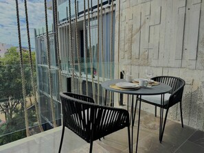 ستائر تعتيم وواي فاي مجانًا