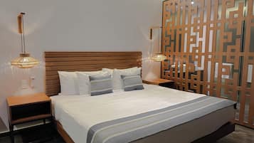 Blackout drapes, free WiFi