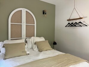 1 bedroom, bed sheets