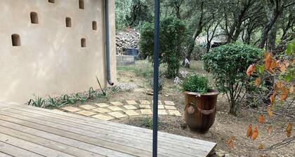 Romantic dovecote in the heart of the Nîmes garrigue.