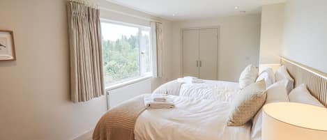 4 bedrooms, individually decorated, individually furnished, free WiFi