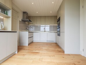 Cookware/dishes/utensils - Rowan Hill (Kendal)