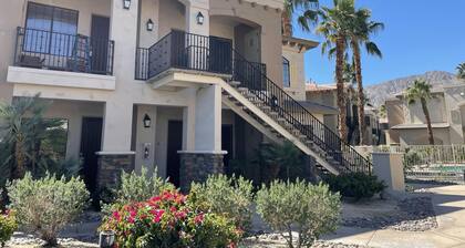 Designer 1 bed 5 min to Old Town Dogs Welcome