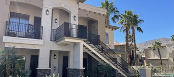 Designer 1 bed 5 min to Old Town Dogs Welcome
