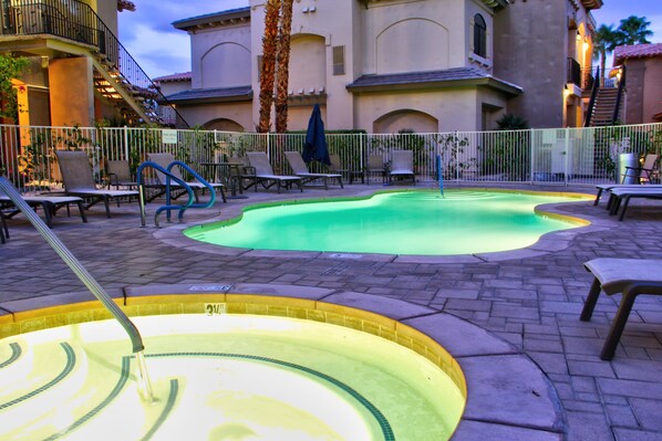 Apartment | 1 bedroom - MCM Styled Condo Sleeps 4 Pool hot tub (La Quinta)