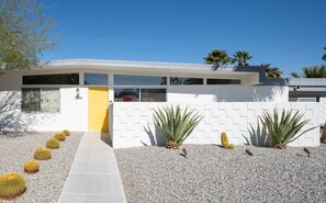 House, Accessible | 3 bedrooms - OG MCM w Saltwater Pool Hot Tub Dogs Welcome (Palm Springs)