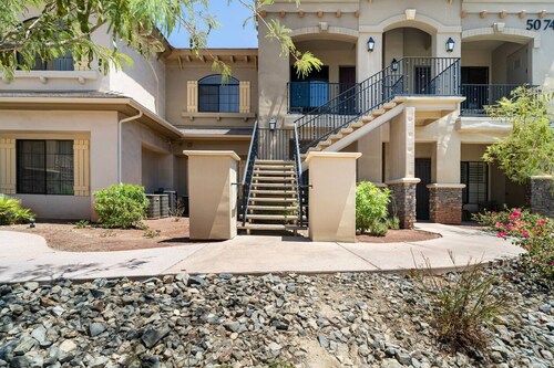 Designer Desert Condo Pool Hot Tub Dogs Welcome