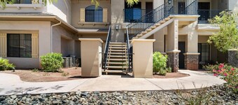 Designer Desert Condo Pool Hot Tub Dogs Welcome