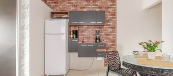 Fabulous 2-bedroom house with AC in charming Americana