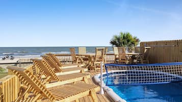 Utomhuspool och uppvärmd pool