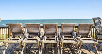 Beachfront, Heated Pool, Hot Tub, Lift, Putt Putt, Pet Friendly, Sleeps 24