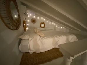 Iron/ironing board, Internet, bed sheets
