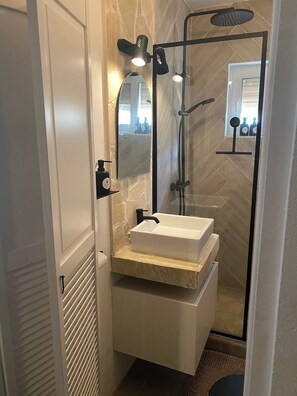 Hair dryer, towels