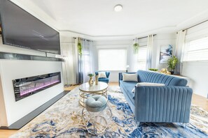 TV, fireplace