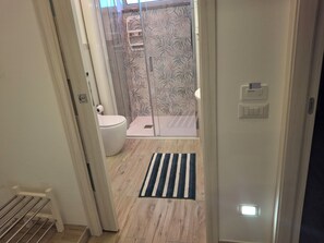 Shower, hair dryer, bidet, towels - BREZZA MARINA A totally new facility with all the requirements. (Roccalumera)