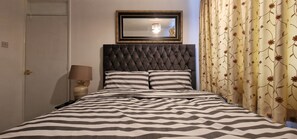 3 habitaciones, tabla de planchar con plancha, internet y ropa de cama 