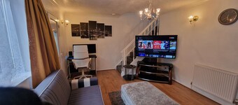 Detached 3 Bedroom House in Leicester with Private Parking & Garden