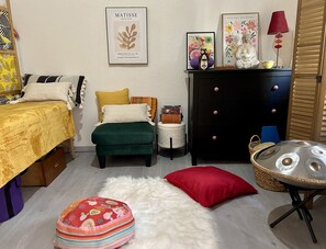 2 bedrooms, iron/ironing board, WiFi, bed sheets