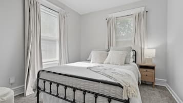 3 camere, una scrivania, ferro/asse da stiro, culla da viaggio