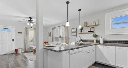 Cal’s Place / Pet-Friendly Home Near UT & Airport