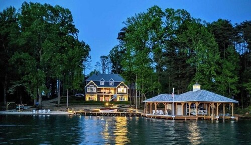SUNSWEPT VISTA - Fabulous 7-bedroom house at LAKE ANNA Virginia
