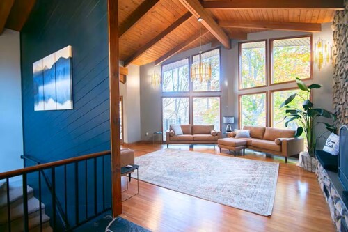 Smith Mountain Lake Luxury Oasis - 4-Bedroom Waterfront Getaway - Hot Tub!