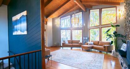 Smith Mountain Lake Luxury Oasis - 4-Bedroom Waterfront Getaway - Hot Tub!