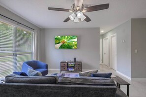 Unclassified image, 2 of 39, button - *New Min to Beaches*Mins To HCA Hospital*King Bed* (Fort Pierce)
