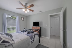 2 habitaciones, tabla de planchar con plancha, wifi y ropa de cama