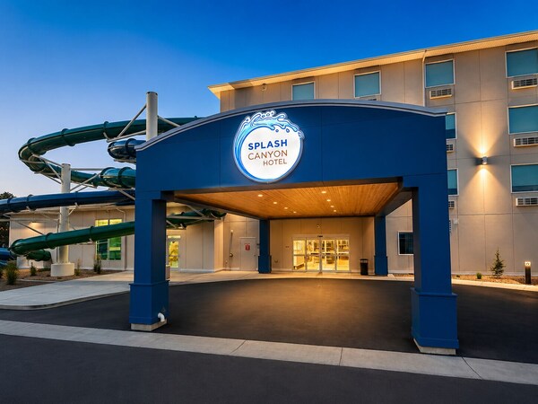 Splash Canyon Hotel - Twin Falls, ID