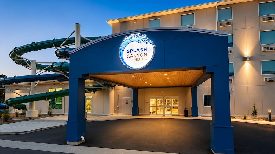 Splash Canyon Hotel