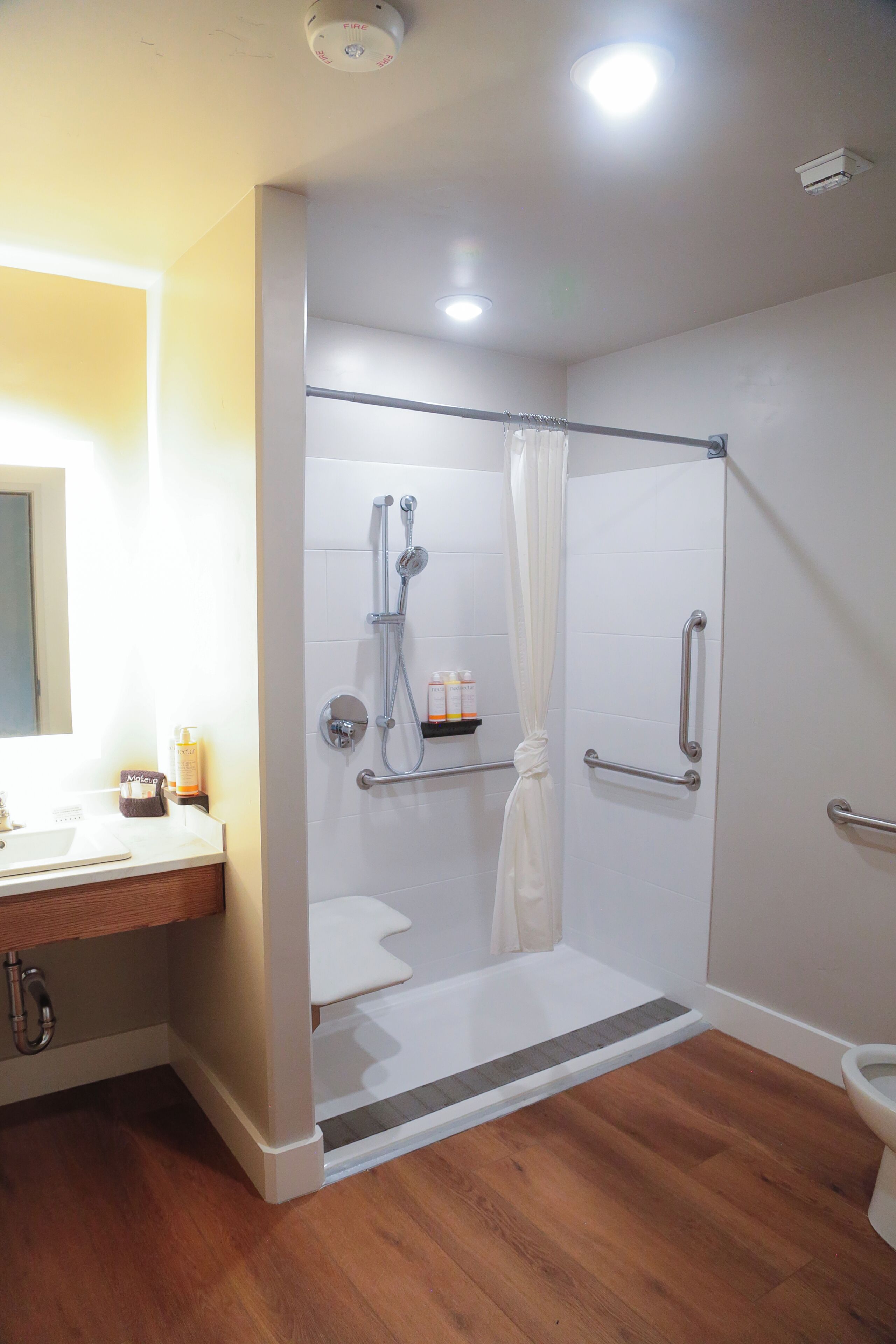Standard Single Room, 1 King Bed with Sofa bed | Bathroom | Combined shower/tub, hair dryer, towels, soap