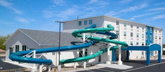 Splash Canyon Hotel