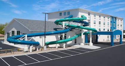 Splash Canyon Hotel