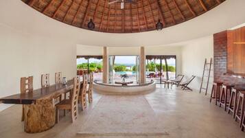 Deluxe Villa, 5 Bedrooms, Air conditioning, Beach View | Living area