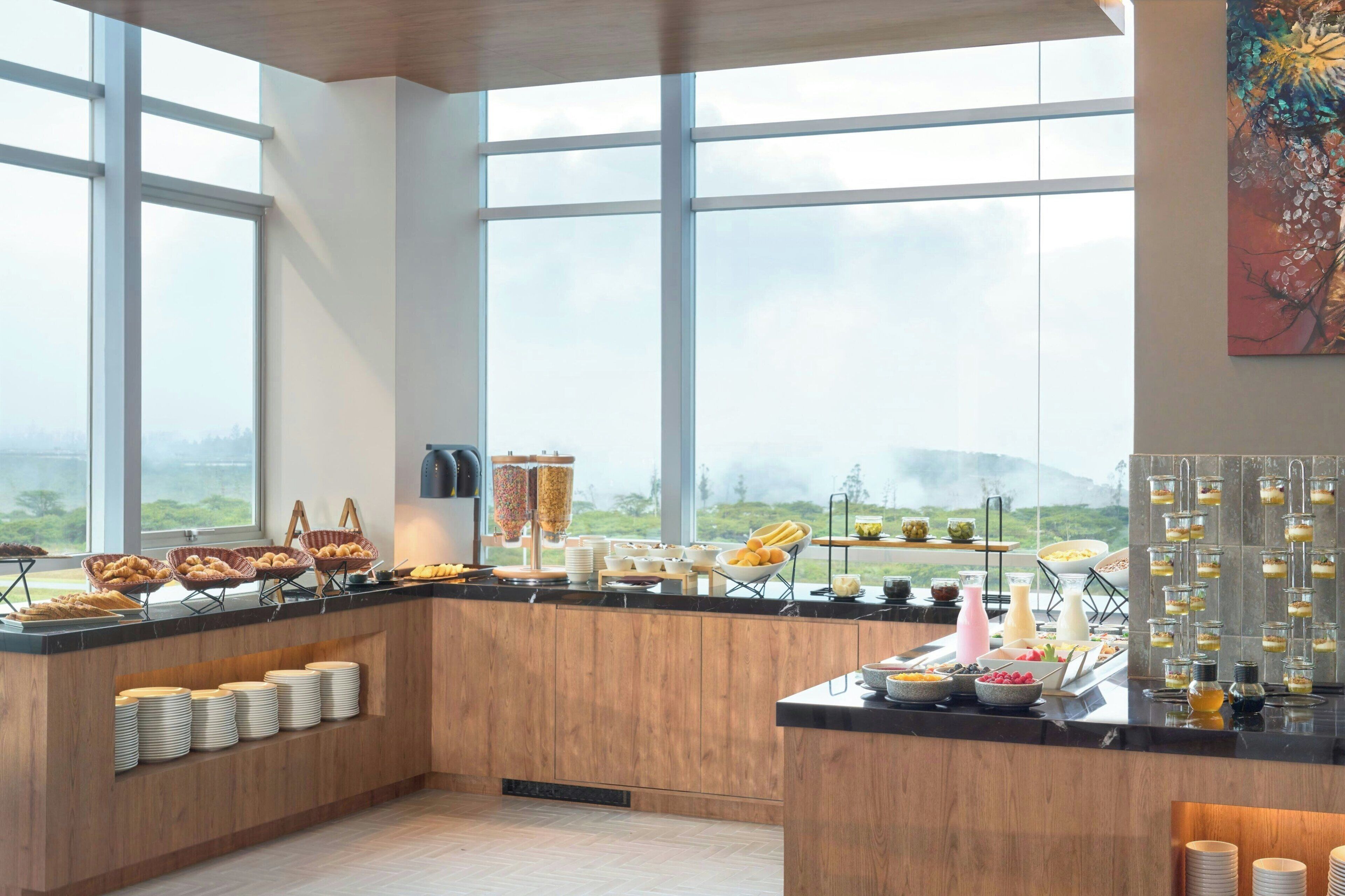 Bữa sáng buffet hàng ngày với phụ phí nhỏ 