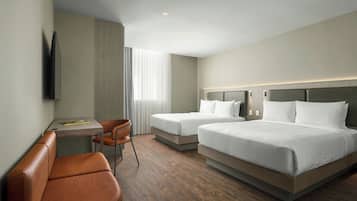 Standaard kamer, 2 queensize bedden | Hypoallergeen beddengoed, een minibar, een kluis op de kamer, een bureau