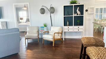 4 makuuhuonetta, silitysrauta/-lauta, ilmainen Wi-Fi, vuodevaatteet