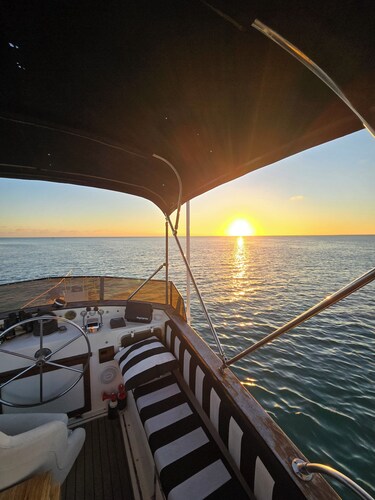 43' Classic Trawler 5 Star Resort Pools, Views, Dining Free Shuttle to Downtown