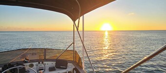 43' Classic Trawler 5 Star Resort Pools, Views, Dining Free Shuttle to Downtown
