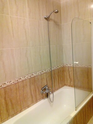 Dusche, Handtücher, Seife, Toilettenpapier