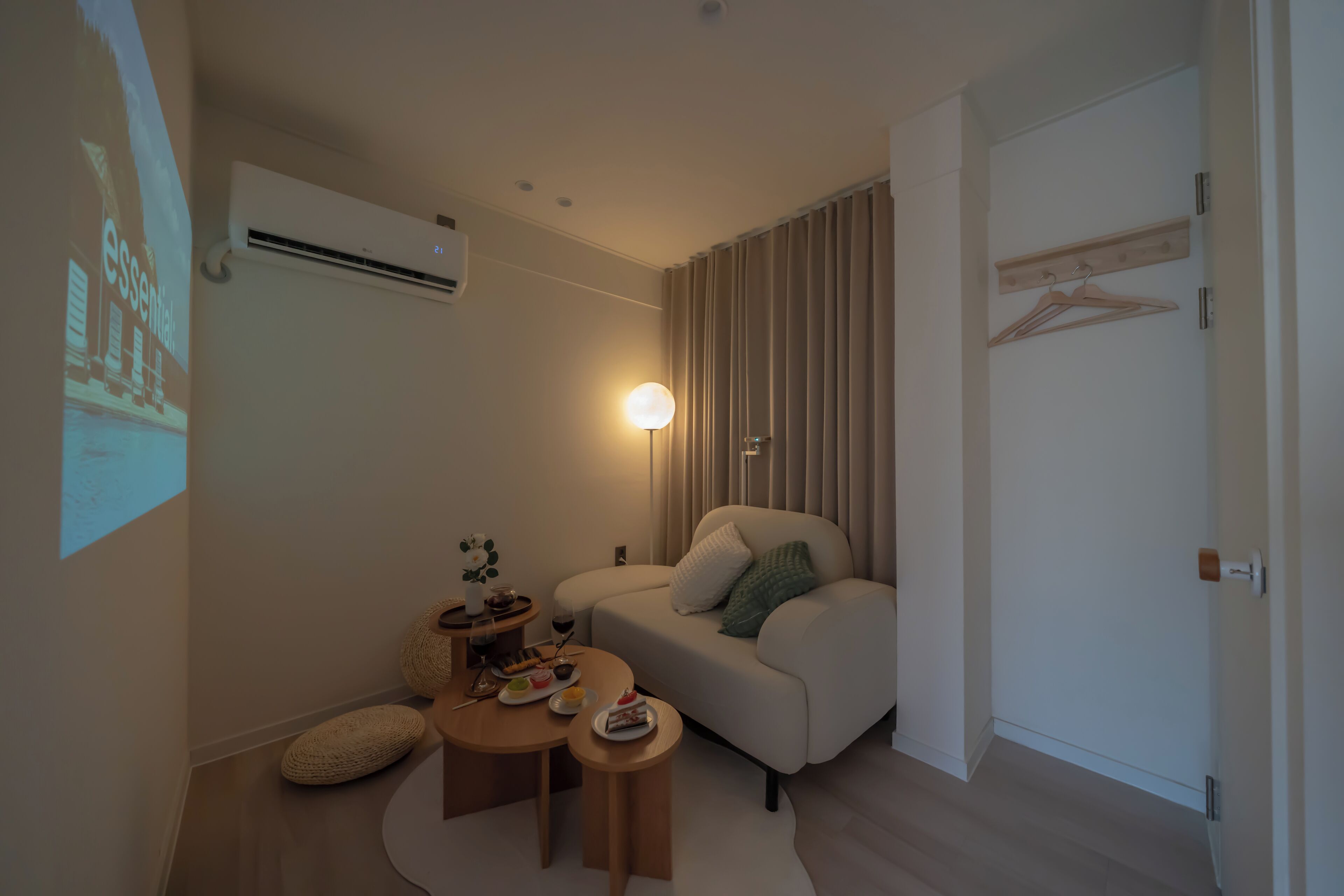 ห้องแฟมิลี่สวีท | บริเวณนั่งเล่น | ทีวี