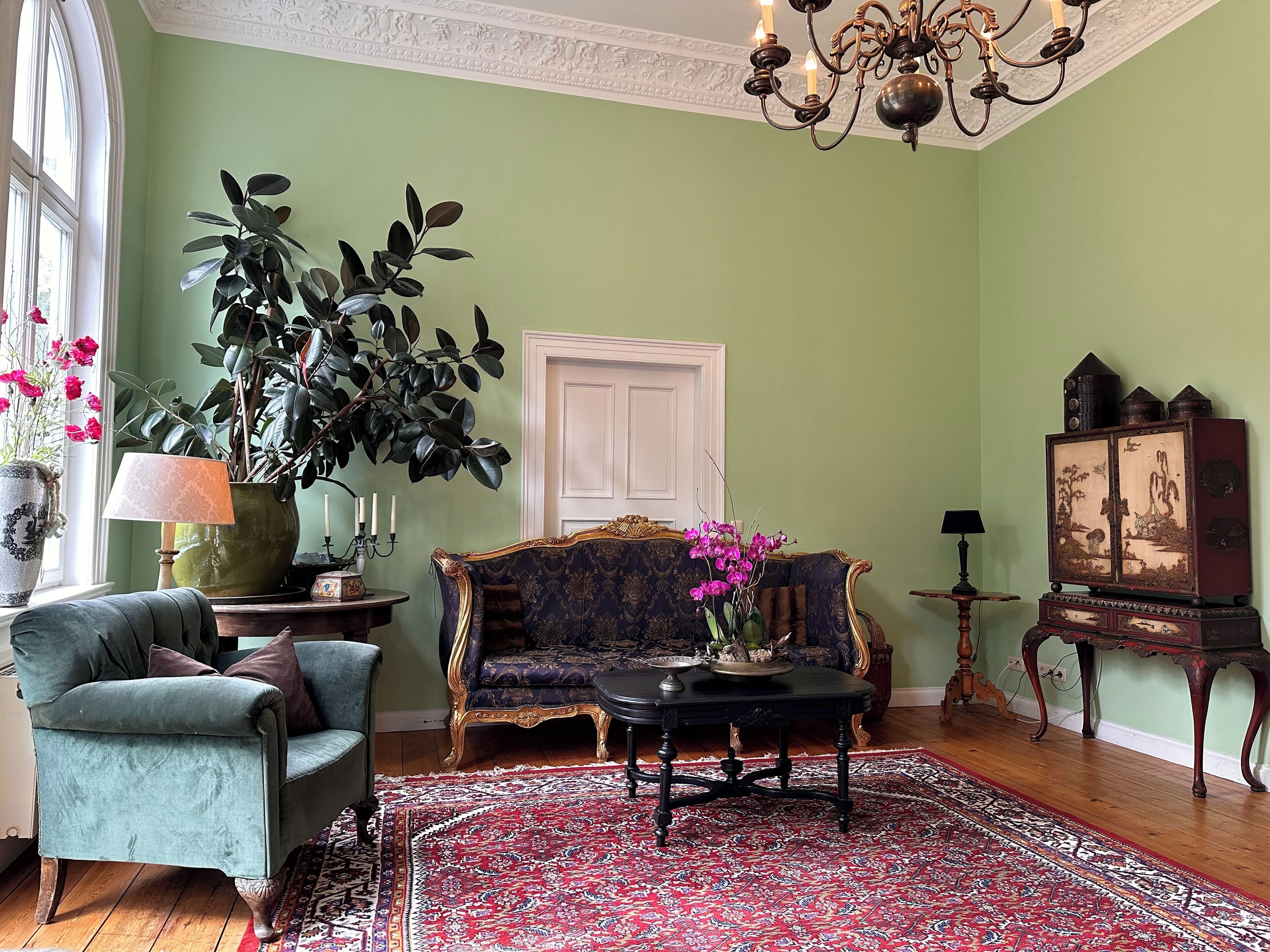 Fernseher, Bücher, Stereoanlage