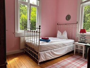 4 bedrooms, iron/ironing board, travel cot, free WiFi