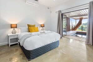 5 bedrooms, free WiFi, bed sheets