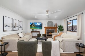Living area - Lakeside Retreat Hot Tub, Fire Pit, 4BR/3BA (Victorville)