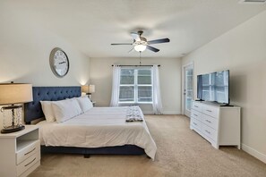 4 عدّة غرف نوم ومكواة/لوح كي وواي فاي وملاءات أسرّة