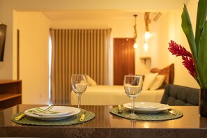 Appartement Deluxe | Fer et planche à repasser, accès au Wi-Fi (inclus)