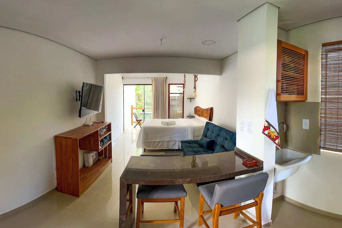 Deluxe Apartment | Iron/ironing board, free WiFi